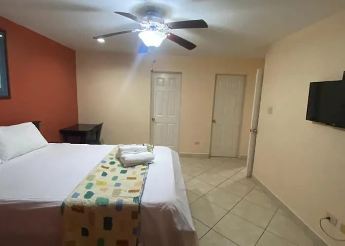 Paradise Single ,double & Queen Single With Bathroom & Pool * San Pedro (Ambergris Caye)