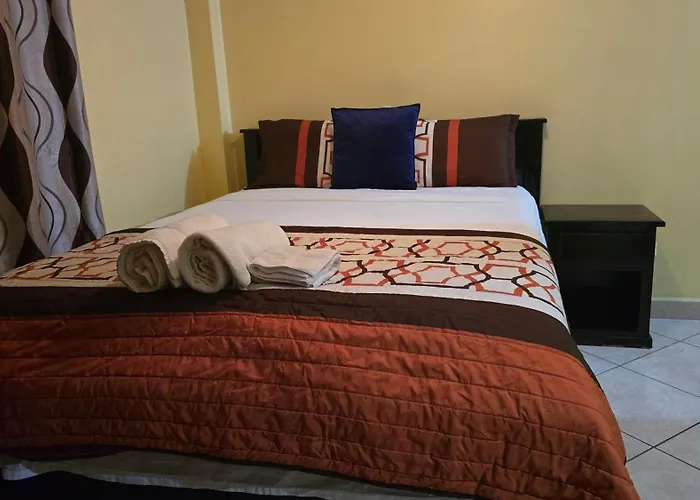 Paradise Single ,double & Queen Single With Bathroom & Pool * San Pedro (Ambergris Caye)