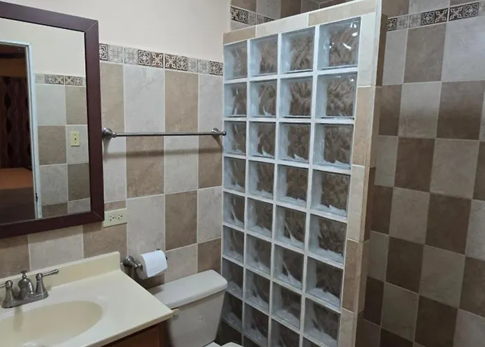 Paradise Single ,double & Queen Single With Bathroom & Pool *