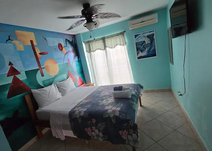 Paradise Single ,double & Queen Single With Bathroom & Pool * San Pedro (Ambergris Caye)